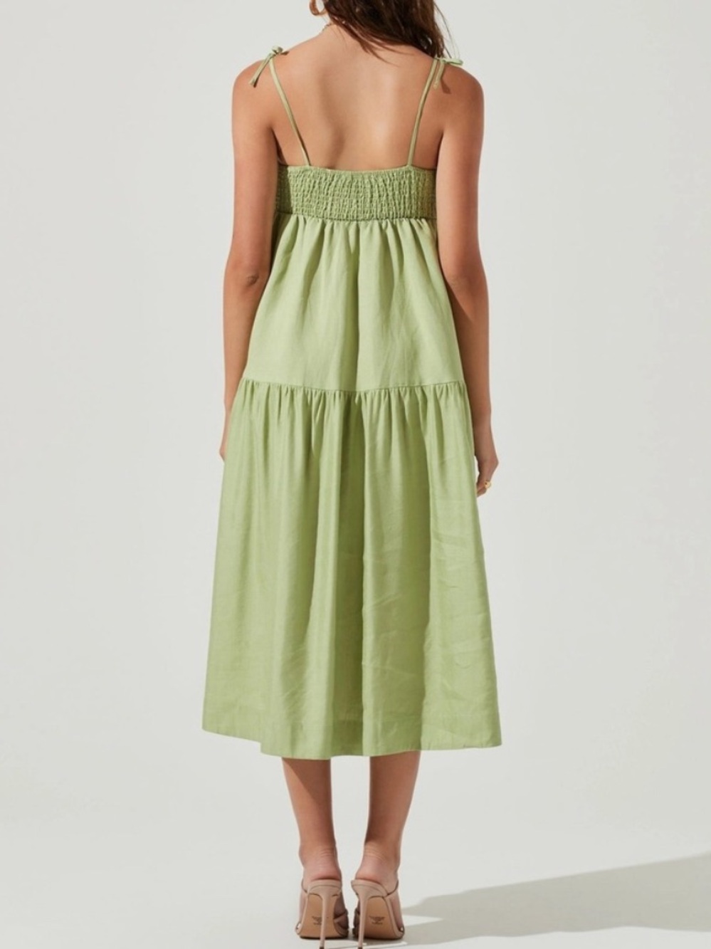 ASTR The Label Marlene Sleeveless Tiered Midi Dress in Celery Green Medium NWOT - Picture 3 of 10